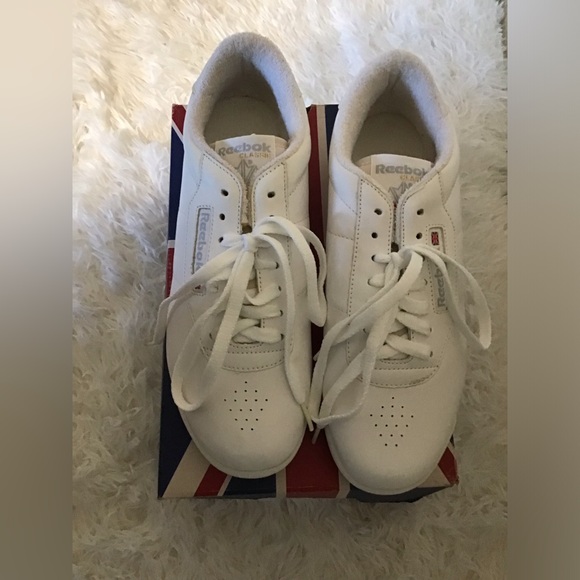 Reebok princess, wide, white women tennis shoe size 8 - Picture 3 of 7